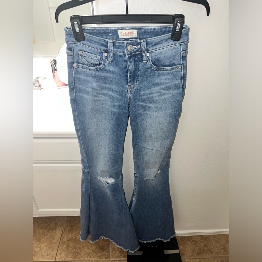 Shayanne super flare boot cut jeans. High rise size 25 with cuts on knees